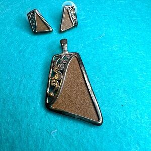 Designer Pendant w/earrings Pre-owned